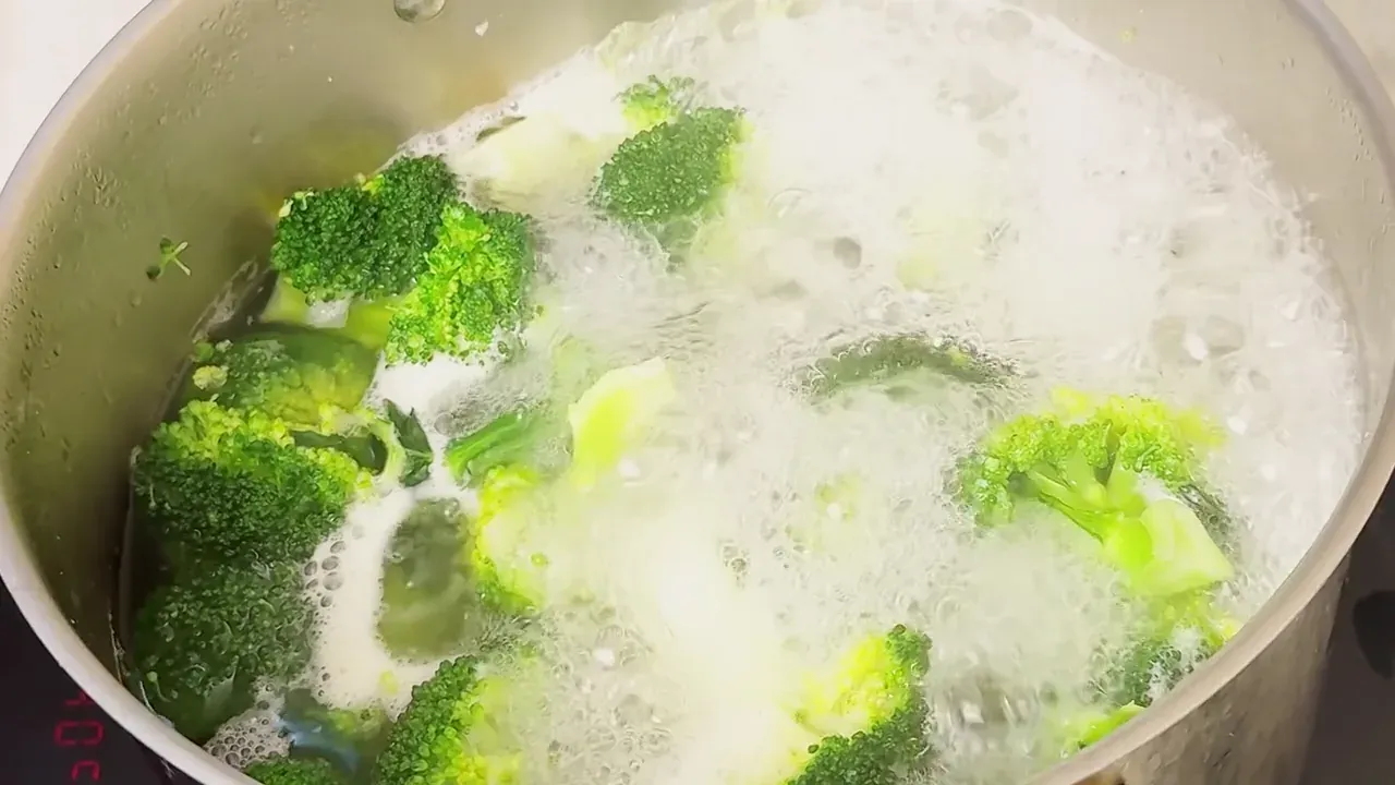 Bring a large pot of salted water to a rolling boil. Add the broccoli florets and cook for about 8 minutes until completely tender.